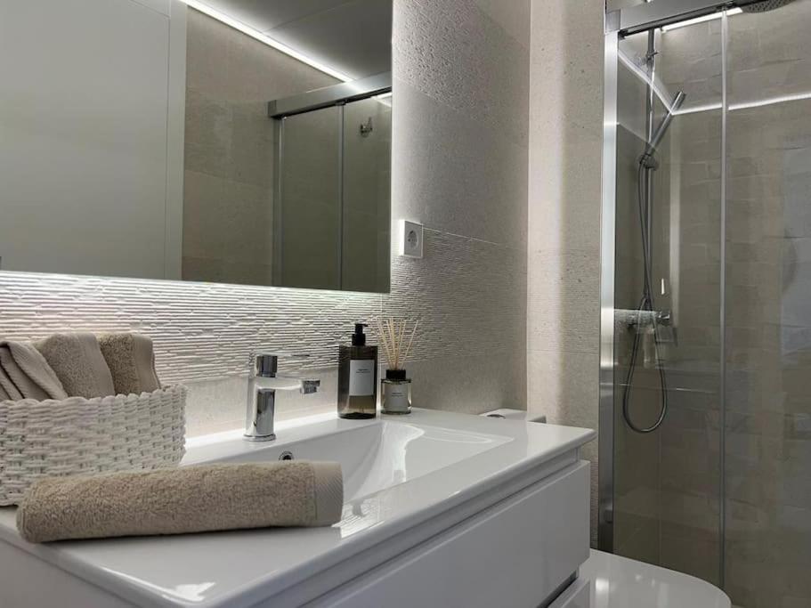 Apartamento 1ª Linea De Playa - Con Piscina Y Parking Playa de Gandia Eksteriør billede