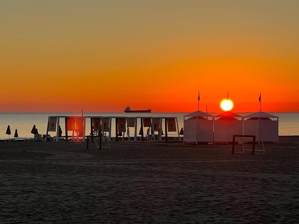 Apartamento 1ª Linea De Playa - Con Piscina Y Parking Playa de Gandia Eksteriør billede