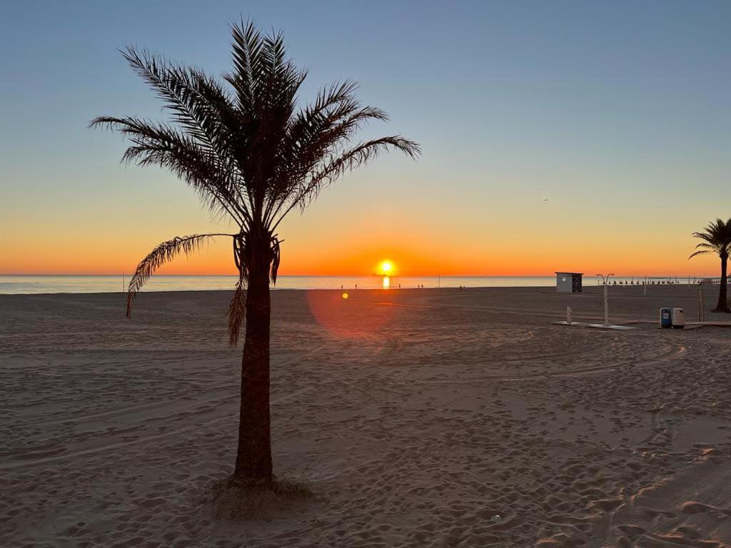 Apartamento 1ª Linea De Playa - Con Piscina Y Parking Playa de Gandia Eksteriør billede
